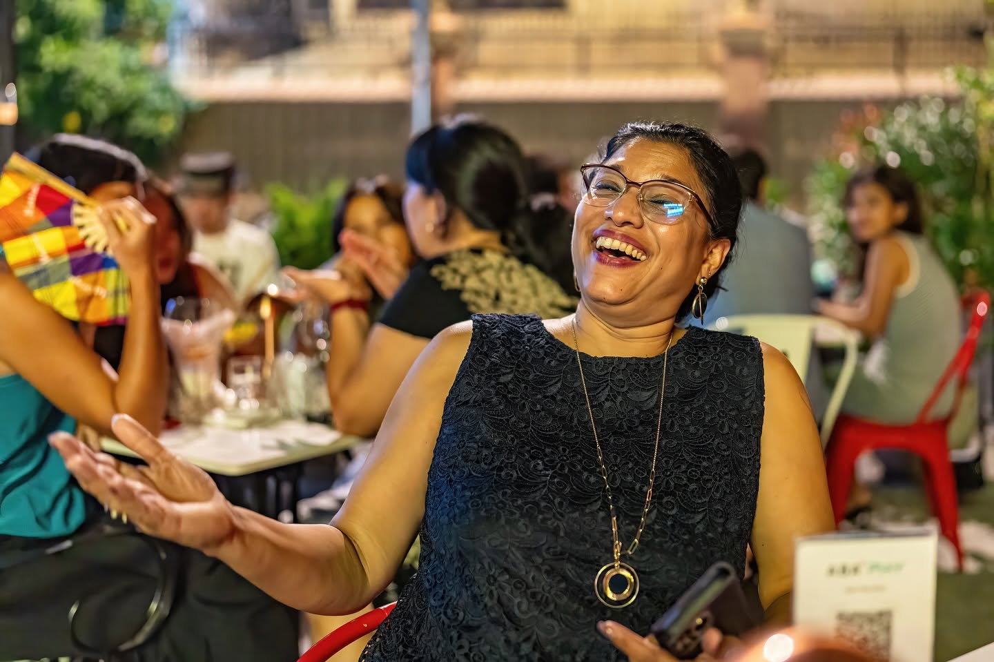 Guests laughing together at a Bellini concert evening